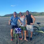 Grégory Fitoussi Instagram - Joyeux noël. @ericritter_consulting @yveshana @thegildediguana @thegildediguanastore @iguana_surfclub @alexandraschulke #puravida #costarica #sunset #friendship
