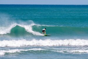 Grégory Fitoussi Instagram - Ça commence à venir… #offshore #costarica #santateresa #surf #puravida