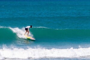 Grégory Fitoussi Instagram - Ça commence à venir… #offshore #costarica #santateresa #surf #puravida