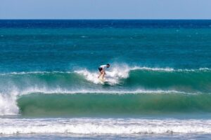Grégory Fitoussi Instagram - Ça commence à venir… #offshore #costarica #santateresa #surf #puravida