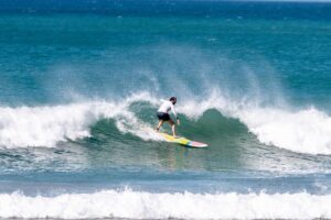 Grégory Fitoussi Instagram - Ça commence à venir… #offshore #costarica #santateresa #surf #puravida
