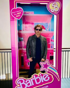 Greg Sestero Instagram - 🇦🇹 🇩🇰 🇸🇪 🇩🇪 🇬🇧 Thanks for the good times & amazing tour 🍻  #ForbiddenSky movie is up next 👽 link in bio #theroom #roswell #alien
