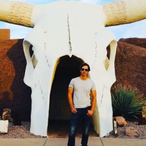 Greg Sestero Instagram - Oh hi everyone! Big news, my directorial debut MIRACLE VALLEY—a horror/ thriller about a real life cult is now streaming on Amazon @primevideo - Click the link in bio and let me know what you think 
👉 https://amzn.to/3u5x7tV  #horror #theroom