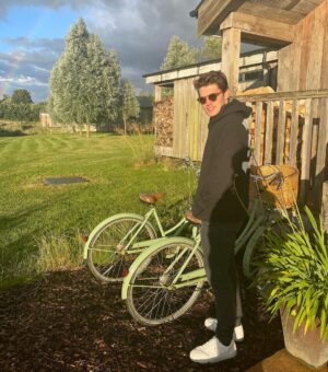 Gregg Sulkin Instagram - Happy to be home x