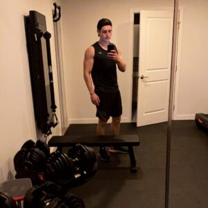 Gregg Sulkin Instagram - Morning workout. Wanted to press the snooze button this morning, but now I’m happy I didn’t. It’s always worth it! 💪