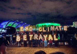 Greta Thunberg Instagram - Wow! Now almost 1,5 million people all over the world have signed our plea to for the world leaders to end climate betrayal during the #COP26 . People are mobilising and rising together. Click the link in bio to sign.
📸: @luisaneubauer