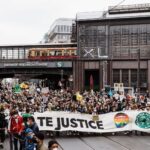 Greta Thunberg Instagram - We’re back! Today has been amazing, we were over 100 000 on the strike in Berlin and 620 000 in Germany alone along with many others all over the world, asking world leaders to #UprootTheSystem . There were strikes in over 80 countries! #FridaysForFuture #ClimateStrike 📸: @jana_legler_photography Berlin, Germany