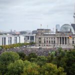 Greta Thunberg Instagram - We’re back! Today has been amazing, we were over 100 000 on the strike in Berlin and 620 000 in Germany alone along with many others all over the world, asking world leaders to #UprootTheSystem . There were strikes in over 80 countries! #FridaysForFuture #ClimateStrike 📸: @jana_legler_photography Berlin, Germany
