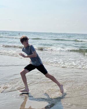 Griffin Wallace Henkel Instagram - #beach day

#galveston #texas #teen #actor #frisbee