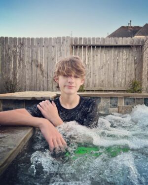 Griffin Wallace Henkel Instagram - #relax 

#sunny #sunday #familytime #chill