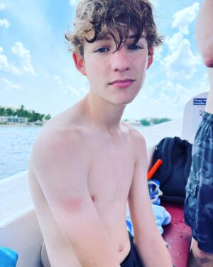 Griffin Wallace Henkel Instagram - #cozumel

#springbreak #fun #onthewater #mexico #tourist #snorkeling