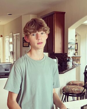Griffin Wallace Henkel Instagram - First day of #summer vacation

#bored #already #jft #sunnyday  #texas #ninety