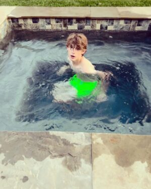 Griffin Wallace Henkel Instagram - #relax 

#sunny #sunday #familytime #chill