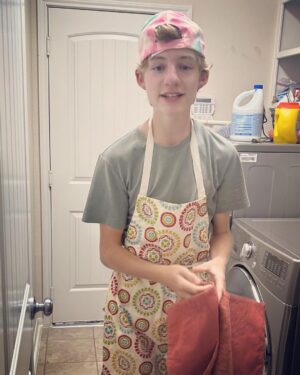Griffin Wallace Henkel Instagram - #working it out. 

#teen #teenactor #grateful #actor #sagaftramember #sagaftrastrong #chores