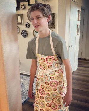 Griffin Wallace Henkel Instagram - #working it out. 

#teen #teenactor #grateful #actor #sagaftramember #sagaftrastrong #chores