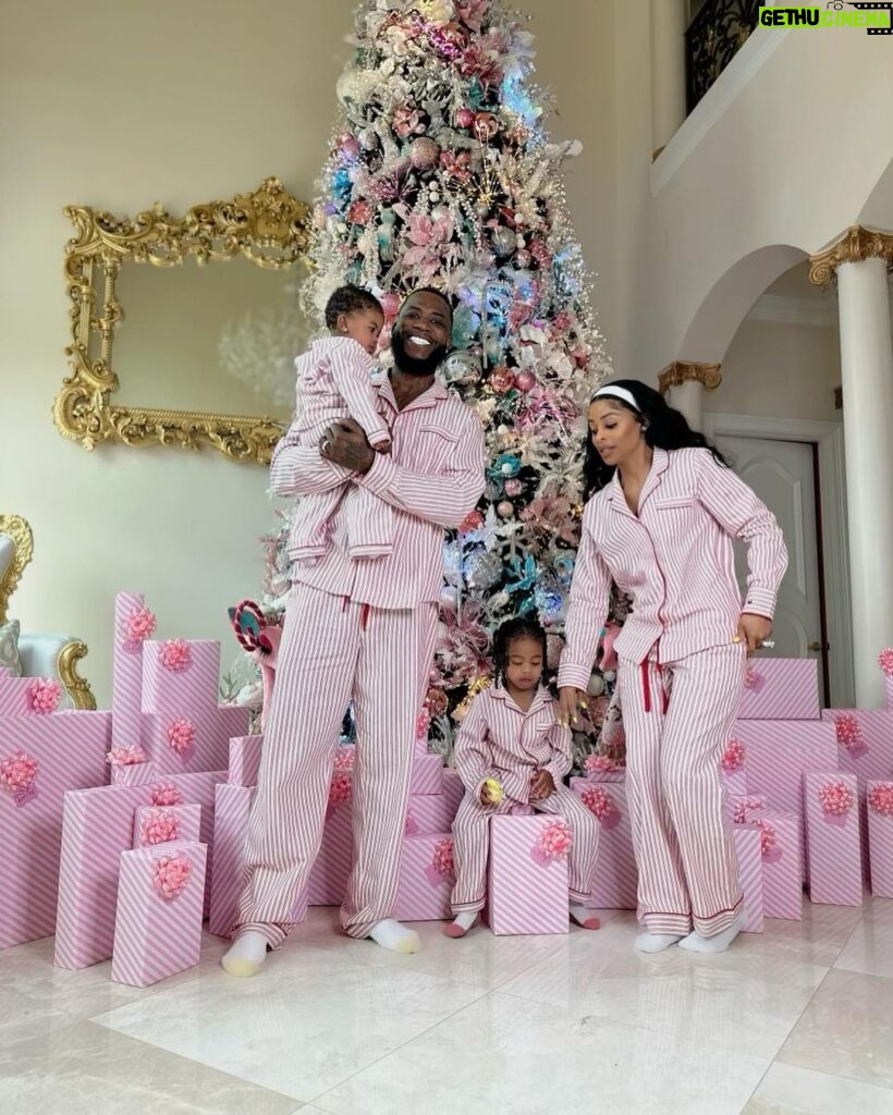 Gucci Mane Instagram - Merry Christmas from the Davis Family 🎅🏿 🎄 🎅🏿