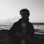 Guilherme Moura Instagram - O mar lá longe.