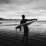 Guillaume St-Amand Instagram - Pendant mon temps à Tofino, j’étais toujours pris dans ma tête à choisir entre surfer ou faire de la photo de surf. To be honest, j’avais complètement oublié ces photos-là mais je me rappelle avoir eu le souffle court et les doigts gelés pendant ce shooting. Good memories ☺️🤘🏽 Tofino, British Columbia