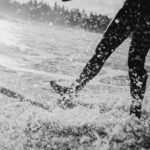 Guillaume St-Amand Instagram - Pendant mon temps à Tofino, j’étais toujours pris dans ma tête à choisir entre surfer ou faire de la photo de surf. To be honest, j’avais complètement oublié ces photos-là mais je me rappelle avoir eu le souffle court et les doigts gelés pendant ce shooting. Good memories ☺️🤘🏽 Tofino, British Columbia