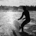 Guillaume St-Amand Instagram - Pendant mon temps à Tofino, j’étais toujours pris dans ma tête à choisir entre surfer ou faire de la photo de surf. To be honest, j’avais complètement oublié ces photos-là mais je me rappelle avoir eu le souffle court et les doigts gelés pendant ce shooting. Good memories ☺️🤘🏽 Tofino, British Columbia