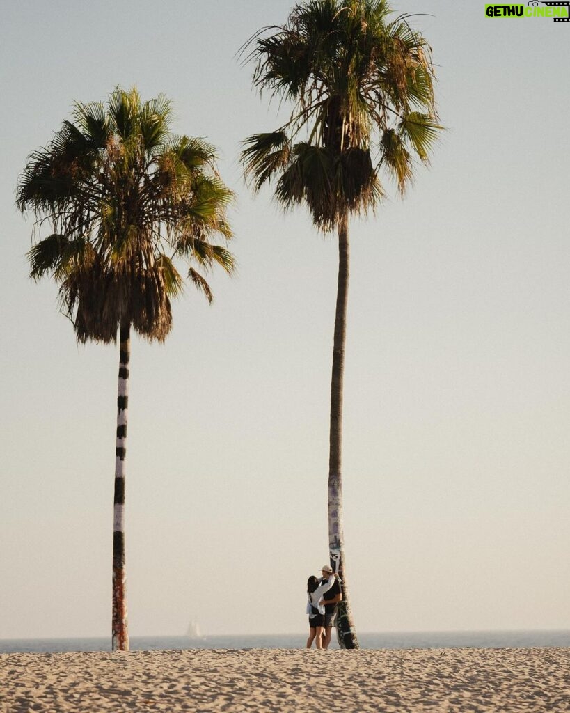 Guillaume St-Amand Instagram - Voici mes deux bons amis @nickbeaup et @simard.elodie — le couple derrière @mateina avec qui je collabore depuis plus de 4 ans. J’ai eu la chance de les suivre en Californie cet été pour documenter une étape importante pour le futur de leur entreprise. Leur mission : faire découvrir le maté. 🧉 Les deux m’inspirent par leur fougue et leur ambition, c’est réellement beau à voir. Happy and proud to call them my friends. Los Angeles, California.