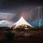 Guillaume St-Amand Instagram - Aujourd’hui est la journée mondiale de la photographie alors voici ma petite storytime. Y’a 7 ans, j’ai tout lâché pour partir à la quête de mon identité en partant en Asie avec mon sac à dos et une petite caméra Sony RX100 III. J’avais aucune attente sauf celle d’apprendre à faire de la photo, pour le fun. Jamais je n’aurais pensé que 7 ans plus tard, ce serait devenu une passion mais aussi mon métier. Ça m’a apporté aux 4 coins du monde, m’a permis de travailler avec des brands que j’adore et de rencontrer des gens inspirants. En fouillant dans mes photos des dernières années, je vois mon évolution, parce que faire de la photo c’est - selon moi - plutôt spirituel, puisque ça reflète la vision qu’on a de la vie.