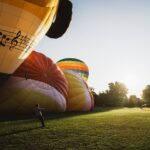 Guillaume St-Amand Instagram - Aujourd’hui est la journée mondiale de la photographie alors voici ma petite storytime. Y’a 7 ans, j’ai tout lâché pour partir à la quête de mon identité en partant en Asie avec mon sac à dos et une petite caméra Sony RX100 III. J’avais aucune attente sauf celle d’apprendre à faire de la photo, pour le fun. Jamais je n’aurais pensé que 7 ans plus tard, ce serait devenu une passion mais aussi mon métier. Ça m’a apporté aux 4 coins du monde, m’a permis de travailler avec des brands que j’adore et de rencontrer des gens inspirants. En fouillant dans mes photos des dernières années, je vois mon évolution, parce que faire de la photo c’est - selon moi - plutôt spirituel, puisque ça reflète la vision qu’on a de la vie.