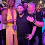 Guillermo Díaz Instagram - 𝘮á𝘴 𝘥𝘦 𝘭𝘢 𝘯𝘰𝘤𝘩𝘦 𝘥𝘦 𝘦𝘴𝘵𝘳𝘦𝘯𝘰…𝘤𝘰𝘯 𝘭𝘢 𝘮𝘢𝘳𝘢𝘷𝘪𝘭𝘭𝘰𝘴𝘢 @the_symone @brosthemovie #PeliculadeAmor #BrosMovie #AmandaBearse