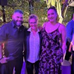 Guillermo Díaz Instagram - 𝘮á𝘴 𝘥𝘦 𝘭𝘢 𝘯𝘰𝘤𝘩𝘦 𝘥𝘦 𝘦𝘴𝘵𝘳𝘦𝘯𝘰…𝘤𝘰𝘯 𝘭𝘢 𝘮𝘢𝘳𝘢𝘷𝘪𝘭𝘭𝘰𝘴𝘢 @the_symone @brosthemovie #PeliculadeAmor #BrosMovie #AmandaBearse