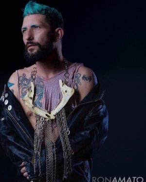 Guillermo Díaz Instagram - SO proud of my buddy @krysfoxphotography check him out on @exposureonhulu (cast by my homie @lisacasting) & see how uniquely dope he is & why i so dig collaborating with him..🤍🐜 #fotografia #exposureonhulu #photographer