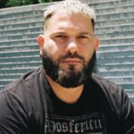 Guillermo Díaz Instagram - 𝘳𝘦𝘮𝘦𝘮𝘣𝘦𝘳 𝘸𝘩𝘦𝘯 𝘸𝘦 𝘶𝘴𝘦𝘥 𝘵𝘰 𝘴𝘢𝘺, “𝘦𝘢𝘵 𝘮𝘺 𝘴𝘩𝘰𝘳𝘵𝘴!”?…𝘈𝘭𝘴𝘰! 𝘕𝘌𝘞 𝘚𝘤𝘢𝘯𝘥𝘢𝘭 𝘳𝘦-𝘸𝘢𝘵𝘤𝘩 𝘗𝘖𝘋𝘊𝘈𝘚𝘛 𝘌𝘗𝘐𝘚𝘖𝘋𝘌 𝘪𝘴 𝘶𝘱 𝘕𝘖𝘞! *special guest! 𝘤𝘭𝘪𝘤𝘬 𝘥𝘢 𝘓𝘐𝘕𝘒 𝘪𝘯 𝘮𝘺 𝘉𝘐𝘖…𝘱𝘩𝘰𝘵𝘰𝘴 𝘣𝘺: @cmyers1105 #SamPage #UnpackingTheToolbox 🎙🧰