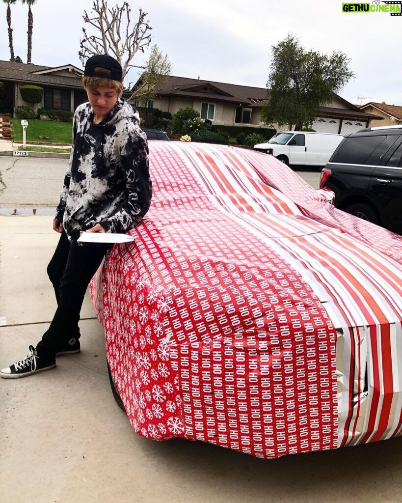 Gus De St. Jeor Instagram - My bros gave me a nice Christmas wrap for the holidays... what do you guys think? 👀🎁 Go check the link in my bio to see my first reaction