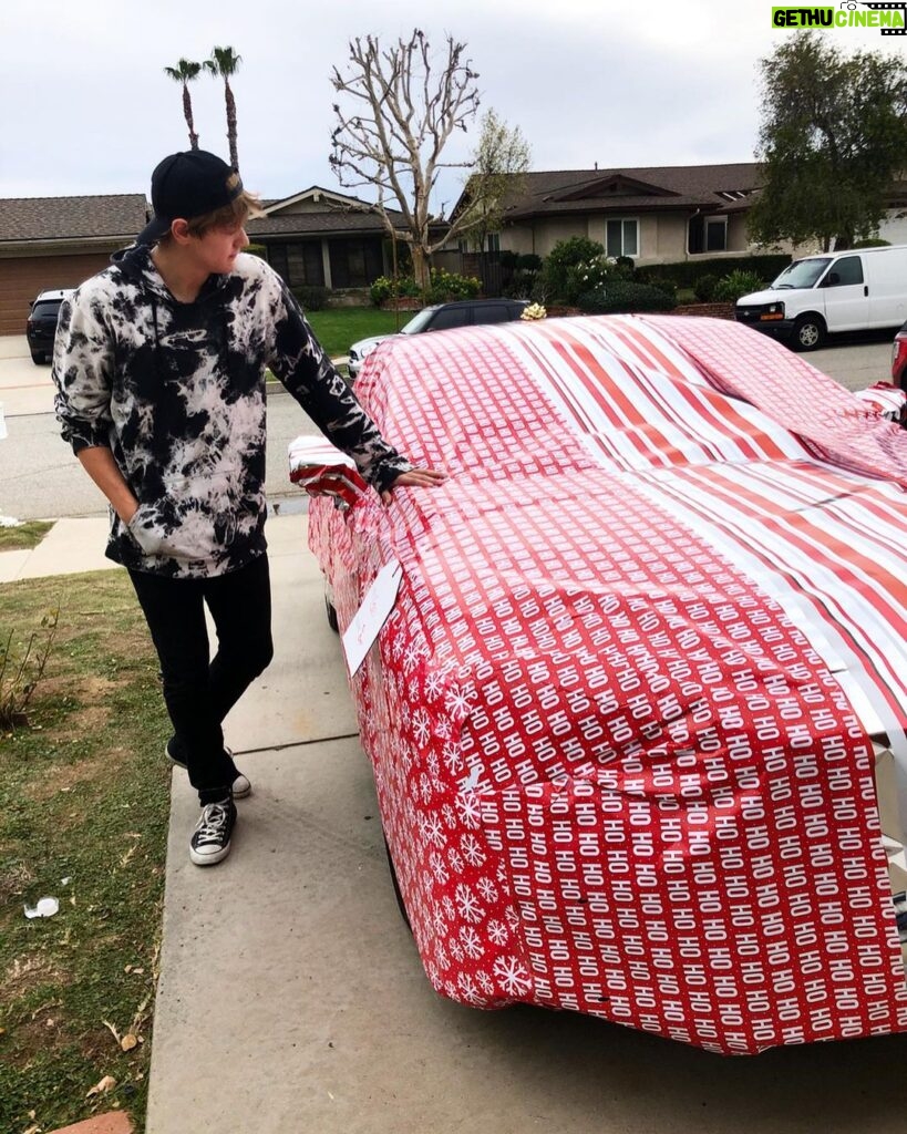 Gus De St. Jeor Instagram - My bros gave me a nice Christmas wrap for the holidays... what do you guys think? 👀🎁 Go check the link in my bio to see my first reaction