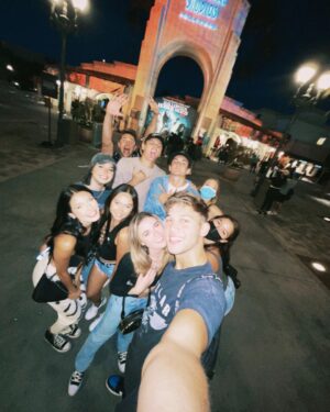 Gus De St. Jeor Instagram - Good people and a great night at @horrornights 🎃