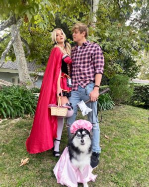Gus De St. Jeor Instagram - Halloween pt. 2 🐺 Just incase if you didn’t see Koda steal the show already 😉👻