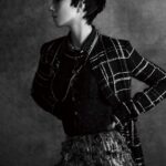 Gwei Lun-mei Instagram - #BAZAAR封面人物 「人家都說，四十不惑，但我還是很惑。只是某部分的我更清楚，我是什麼樣的人，我的特質是什麼了。」 身為台灣第一本國際中文版時尚雜誌，BAZAAR Taiwan在六月步向第400期的重要時刻。我們為此特別打造出一座未來博物館，邀請穿著CHANEL-DAKAR Métiers d‘art工坊系列服裝的 #桂綸鎂 率先入內探索。 她不僅在展間裡遇見「被博物館收藏」的另一個自己，也回望了從影20年來每個果斷的決定、每個徬徨的當口，並勾勒出她想要展現的未來。 talent_GWEI LUN MEI @lunmei fashion_CHANEL @chanelofficial beauty_CHANEL BEAUTY @chanel.beauty photographer_TROY WANG @troy_wa_ng art director & stylist _JOEY LIN @chihchianglin styling assistant_AO XIE @ao__xie producer_ANGELINE HSIAO @eltrutssim text_CHRISTINE LEE @birdism1217 makeup_YAO CHUN MEI hair_JOHNNY HO at HC @johnnyho67 at @hchairculturetaiwan hair assistant_SUSU production manager_NELLY YANG @nelly_yang_ production assistant_G HAN set director_CHOU KAI-HUA @bigbaby5438 set designer_YZ LUO property assistant_TING2LI, SAMMI TSAI, YAO JING RU set dresser_IM LIN, LI TSUNG TING, ZHANG XU YUAN, A WEI scenic team_TYRO STUDIO @tyro_studio_scenic scenic artist_LIN YEN-JU, LIN YING-HSIEN, LAI YI-TIAN, CHEN LE-RONG photographic assistant_ARSLAN YANG, JESPER JIAN, WAN WANG, CHUANG PEI YU gaffer_WANG CHIEN MING best boy_CHEN XI GUAN, LU HUNG CHANG, JIANG ZHIXIAN editorial assistant_EVELYN YANG @yanglingtw special thanks_LEICA @leica_camera @leica_camera_taiwan @chanelofficial #CHANELMetiersdArt #BAZAARCoverstar