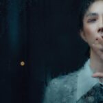 Gwei Lun-mei Instagram - #BAZAAR封面人物 「其實無論在何時，我都是一個『緊張底』的人。我現在還是緊張，但好像漸漸懂得享受一個set給我的感覺，去享受它，展現它。」繼BAZAAR Taiwan第250期之後，#桂綸鎂 再次擔任第400期的封面人物，在彼此都更加成長成熟後相遇，一起慶祝這值得紀念的日子！ 如同CHANEL-DAKAR Métiers d‘art工坊系列服裝的核心精神：「工藝的延續是為了迎向未來」，她不僅在這座未來博物館裡遇見「被小心收藏」的另一個自己，也回望從影20年來每個果斷的決定、每個徬徨的當口，並勾勒出她想要展現的未來。 talent_GWEI LUN MEI @lunmei fashion_CHANEL @chanelofficial beauty_CHANEL BEAUTY @chanel.beauty photographer_TROY WANG @troy_wa_ng art director & stylist _JOEY LIN @chihchianglin styling assistant_AO XIE @ao__xie producer_ANGELINE HSIAO @eltrutssim text_CHRISTINE LEE @birdism1217 makeup_YAO CHUN MEI hair_JOHNNY HO at HC @johnnyho67 at @hchairculturetaiwan hair assistant_SUSU production manager_NELLY YANG @nelly_yang_ production assistant_G HAN set director_CHOU KAI-HUA @bigbaby5438 set designer_YZ LUO property assistant_TING2LI, SAMMI TSAI, YAO JING RU set dresser_IM LIN, LI TSUNG TING, ZHANG XU YUAN, A WEI scenic team_TYRO STUDIO @tyro_studio_scenic scenic artist_LIN YEN-JU, LIN YING-HSIEN, LAI YI-TIAN, CHEN LE-RONG photographic assistant_ARSLAN YANG, JESPER JIAN, WAN WANG, CHUANG PEI YU gaffer_WANG CHIEN MING best boy_CHEN XI GUAN, LU HUNG CHANG, JIANG ZHIXIAN editorial assistant_EVELYN YANG @yanglingtw special thanks_LEICA @leica_camera @leica_camera_taiwan @chanelofficial #CHANELMetiersdArt #BAZAARCoverstar