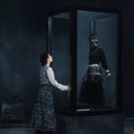 Gwei Lun-mei Instagram - 身為鎂光燈下的公眾人物，總是難逃標籤這件事。桂綸鎂是什麼樣的人，特質又是什麼？過去有關她的訪問，總是不出「乖乖女力求突破」或「學習放下對完美的追求」之類的主軸，但，那真的是桂綸鎂嗎？ 「大家覺得我好像雲淡風輕，但我其實很有野心。我的野心是，我始終想拍很好的電影，不時也會問自己，『欸我現在做的這個，到底有沒有跟觀眾、跟社會溝通？』或是『有沒有跟自己的生命現況作連結？』」 當兩個面貌的 #桂綸鎂 在這座未來博物館相遇，會對彼此說什麼？ talent_GWEI LUN MEI @lunmei fashion_CHANEL @chanelofficial beauty_CHANEL BEAUTY @chanel.beauty photographer_TROY WANG @troy_wa_ng art director & stylist _JOEY LIN @chihchianglin styling assistant_AO XIE @ao__xie producer_ANGELINE HSIAO @eltrutssim Video_Erik Zeng Gaffer_ yeah wang 1st AC_Roy Hong 2nd AC_Ryan Chiu Video Producer_ Steffi Chi text_CHRISTINE LEE @birdism1217 makeup_YAO CHUN MEI hair_JOHNNY HO at HC @johnnyho67 at @hchairculturetaiwan hair assistant_SUSU production manager_NELLY YANG @nelly_yang_ production assistant_G HAN set director_CHOU KAI-HUA @bigbaby5438 set designer_YZ LUO property assistant_TING2LI, SAMMI TSAI, YAO JING RU set dresser_IM LIN, LI TSUNG TING, ZHANG XU YUAN, A WEI scenic team_TYRO STUDIO @tyro_studio_scenic scenic artist_LIN YEN-JU, LIN YING-HSIEN, LAI YI-TIAN, CHEN LE-RONG photographic assistant_ARSLAN YANG, JESPER JIAN, WAN WANG, CHUANG PEI YU gaffer_WANG CHIEN MING best boy_CHEN XI GUAN, LU HUNG CHANG, JIANG ZHIXIAN editorial assistant_EVELYN YANG @yanglingtw special thanks_LEICA @leica_camera @leica_camera_taiwan @chanelofficial #CHANELMetiersdArt #BAZAARCoverstar