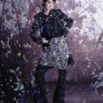 Gwei Lun-mei Instagram - @harpersbazaar_tw #BAZAAR封面人物 在沒有拍戲的時間裡， #桂綸鎂 跑去烏石港學潛水，被奇幻的海洋世界迷得暈頭轉向，覺得自己簡直要醉倒在海底。也接了法國沉浸式AR擴增實境紀錄作品《黑》的中文說書人角色，為一位勇於挑戰種族隔離法的小女孩Claudette發聲。而這次，她擔任BAZAAR Taiwan值得紀念的第400期封面人物，穿著CHANEL-DAKAR Métiers d‘art工坊系列服裝，把自己當成一個展覽中的藝術品，在博物館裡遇見了自己！ talent_GWEI LUN MEI @lunmei fashion_CHANEL @chanelofficial beauty_CHANEL BEAUTY @chanel.beauty photographer_TROY WANG @troy_wa_ng art director & stylist _JOEY LIN @chihchianglin styling assistant_AO XIE @ao__xie producer_ANGELINE HSIAO @eltrutssim text_CHRISTINE LEE @birdism1217 makeup_YAO CHUN MEI hair_JOHNNY HO at HC @johnnyho67 at @hchairculturetaiwan hair assistant_SUSU production manager_NELLY YANG @nelly_yang_ production assistant_G HAN set director_CHOU KAI-HUA @bigbaby5438 set designer_YZ LUO property assistant_TING2LI, SAMMI TSAI, YAO JING RU set dresser_IM LIN, LI TSUNG TING, ZHANG XU YUAN, A WEI scenic team_TYRO STUDIO @tyro_studio_scenic scenic artist_LIN YEN-JU, LIN YING-HSIEN, LAI YI-TIAN, CHEN LE-RONG photographic assistant_ARSLAN YANG, JESPER JIAN, WAN WANG, CHUANG PEI YU gaffer_WANG CHIEN MING best boy_CHEN XI GUAN, LU HUNG CHANG, JIANG ZHIXIAN editorial assistant_EVELYN YANG @yanglingtw special thanks_LEICA @leica_camera @leica_camera_taiwan @chanelofficial #CHANELMetiersdArt #BAZAARCoverstar