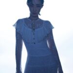 Gwei Lun-mei Instagram - @harpersbazaar_tw #BAZAAR封面人物 有點難想像，當年《藍色大門》青澀的孟克柔如今在演藝圈竟然是姐姐了；而坦然面對觀眾的討論與評判，更是入行20年的 #桂綸鎂 能夠成熟處理的！ 那麼在去年引起諸多討論的《台北女子圖鑑》呢？小鎂說：「我很清楚知道當時為什麼會接這案子，也經歷了集體創作下的掙扎。回望起來，當時盡力了，現在心裡踏實就好了。」畢竟在充滿未知的戲劇世界裡，只有不斷往前走才終究能遇到一些什麼。 talent_GWEI LUN MEI @lunmei fashion_CHANEL @chanelofficial beauty_CHANEL BEAUTY @chanel.beauty photographer_TROY WANG @troy_wa_ng art director & stylist _JOEY LIN @chihchianglin styling assistant_AO XIE @ao__xie producer_ANGELINE HSIAO @eltrutssim text_CHRISTINE LEE @birdism1217 makeup_YAO CHUN MEI hair_JOHNNY HO at HC @johnnyho67 at @hchairculturetaiwan hair assistant_SUSU production manager_NELLY YANG @nelly_yang_ production assistant_G HAN set director_CHOU KAI-HUA @bigbaby5438 set designer_YZ LUO property assistant_TING2LI, SAMMI TSAI, YAO JING RU set dresser_IM LIN, LI TSUNG TING, ZHANG XU YUAN, A WEI scenic team_TYRO STUDIO @tyro_studio_scenic scenic artist_LIN YEN-JU, LIN YING-HSIEN, LAI YI-TIAN, CHEN LE-RONG photographic assistant_ARSLAN YANG, JESPER JIAN, WAN WANG, CHUANG PEI YU gaffer_WANG CHIEN MING best boy_CHEN XI GUAN, LU HUNG CHANG, JIANG ZHIXIAN editorial assistant_EVELYN YANG @yanglingtw special thanks_LEICA @leica_camera @leica_camera_taiwan @chanelofficial #CHANELMetiersdArt #BAZAARCoverstar