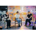 Gwei Lun-mei Instagram - 那一天在簡單生活節，在Cheer（謝青翰）與盧思蒨的演奏下說格林童話給大家聽，與現場的朋友們面對面齊聚一堂，真是難得又愉快。希望與會的朋友們也有一個美好的午後時光。 謝謝張震的邀請。 張震表示當時在拍攝《刺客聶隱娘》時，侯孝賢導演分享他想找演員一起走進校園，朗讀經典文學給孩子們聽，進而能讓孩子們對文學產生興趣。侯導的這番話在張震的心中種下一顆種子，於是他和糯米糰鼓手洪峙立便開啟了這個獨特又龐大的有聲書企劃—《格事話——另一種格林童話》。 兩人從各自的專業出發，透過聲音表情，結合現代音樂，打造出不一樣的格林童話。選出72則故事，邀請24位演員、歌手好友們一起獻聲擔任說書人用各自的方式演繹每則故事，以不同的風格、聲音表情，讓此有聲作品多元且豐富。 #騷耳有聲書