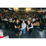 Gwei Lun-mei Instagram - 那一天在簡單生活節，在Cheer（謝青翰）與盧思蒨的演奏下說格林童話給大家聽，與現場的朋友們面對面齊聚一堂，真是難得又愉快。希望與會的朋友們也有一個美好的午後時光。 謝謝張震的邀請。 張震表示當時在拍攝《刺客聶隱娘》時，侯孝賢導演分享他想找演員一起走進校園，朗讀經典文學給孩子們聽，進而能讓孩子們對文學產生興趣。侯導的這番話在張震的心中種下一顆種子，於是他和糯米糰鼓手洪峙立便開啟了這個獨特又龐大的有聲書企劃—《格事話——另一種格林童話》。 兩人從各自的專業出發，透過聲音表情，結合現代音樂，打造出不一樣的格林童話。選出72則故事，邀請24位演員、歌手好友們一起獻聲擔任說書人用各自的方式演繹每則故事，以不同的風格、聲音表情，讓此有聲作品多元且豐富。 #騷耳有聲書