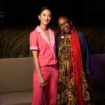 Gwei Lun-mei Instagram - 香奈兒女士從20年代開始，倡議解放女性身體的自由，他認為沒有什麼比自由的身體更美的了！舞蹈呈現身體的多變性，正是女性魅力的所在。在當時，他便持續地支持藝術家，與他們對話。 由香奈兒支持的藝文活動 Camping Asia 2023 在台北表演藝術中心熱烈開幕。 延續了香奈兒女士一直以來支持當代藝術的歷史傳承，也讓創新的藝術家們有了突破的條件。Camping Asia邀請來自世界各地的藝術家、策展人、舞者、學生齊聚一堂，為期12天，每晚都有當代藝術的售票表演open for all !! 讓傳承，延續，多元性，開創性，跨領域的意念在此傳送。 圖三，為我和肯亞裔美國舞蹈家 萬吉魯．卡穆尤 （Wanjiru Kamuyu ）❤️❤️❤️ 作品：《我是紅》（Portraits in Red) #2023CampingAsia #CHANEL
