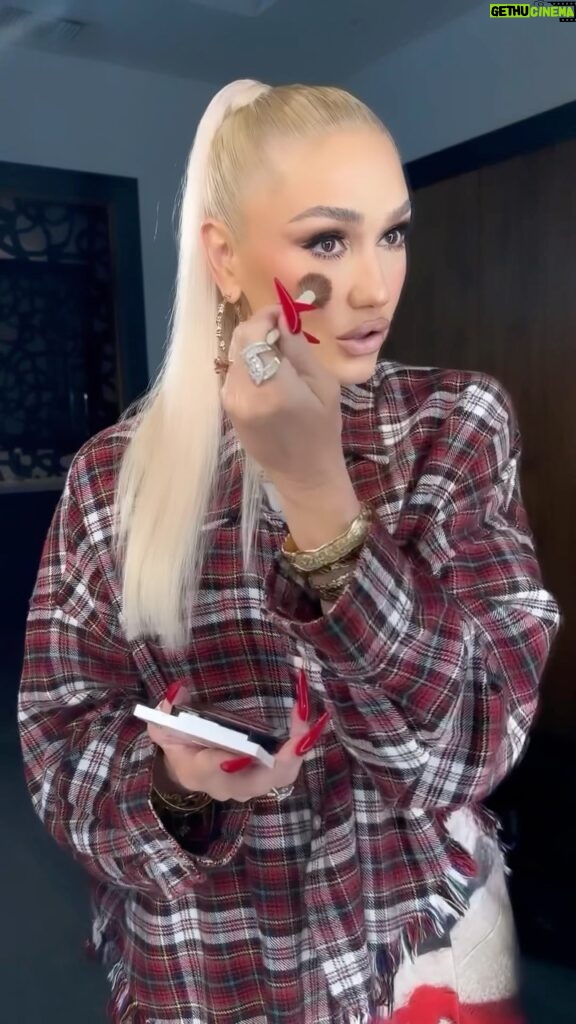 Gwen Stefani Instagram - You heard it, straight from the source 👀 Face card is GXVEing 🤩⚡ #GwenStefani #GxveBeauty #highperformancemakeup #powderblush #cleanmakeup