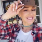 Gwen Stefani Instagram - island in the (country) sun with the fam ☀️🌷 gx