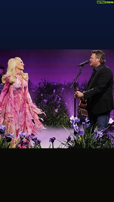 Gwen Stefani Instagram - @GwenStefani & @BlakeShelton perform Purple Irises! 💜