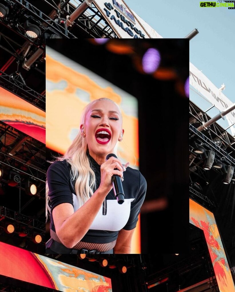 Gwen Stefani Instagram - ahhh #TikTokTailgate what an incredible experience !!! i had such a fun time singing and dancing with u ✨ and performing Purple Irises for the first time with @blakeshelton 🎉🪻 WHAAT !! thank u @nfl + @tiktok :) now lets play some football 🏈 gx Allegiant Stadium