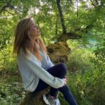 Hümeyra Aydoğdu Instagram - 🦚 İçiniz nasılsa, dışarısı da öyledir 🦚🌱🎋🍃🌾🌳🪴🎍☘️🌺💫 Düsseldorf, Germany