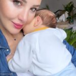 Hümeyra Aydoğdu Instagram - 40 günümün özeti ; Kalbimin orta yerinde bu nasıl bir Cumhuriyet ? ❤️🐥🧿 İkimizin de 40 çıktı sonunda 🐬😃❤️🧿 Düsseldorf, Germany