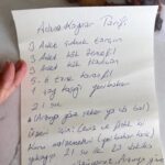 Hümeyra Aydoğdu Instagram - Lohusa günlerinde bir Anneye ne gerek; Sıcacık samimi insanlar, dostlar … Bu dönemin en önemli kaynağı; Sevgi Hepimizin beslendiği yer orası ❤️ Sevgili @elif.y.74 o tatlı gülüşüyle Adana ve Antakya yörelerine ait Lohusa şerbeti olan Kaynarı kaynatıp bir de yanına lezzetli mi lezzetli 😋 tadına doyamadım diyebilirim… Antakya Kömbesi, Adana’nın Mamülü olan bir kurabiye yapmış nefis sunumuyla da getirmiş bana 😍🙏🏽 Ne kadar teşekkür etsem az ❤️ Yıllar öncesi hatırlayanlar bilir Kömbenin tarifini Şeker Dükkanı Tv programımda yapmıştım sizlere … Lohusa Şerbeti Kaynar tarifi de Reels de 🥰 Orjinal haliyle Kömbe tarifini isteyenler ve kendi yöresine göre yapanlarda buradan paylaşabilirsiniz 😍 #lohusa #lohusaşerbeti #kömbe #kurabiye #antakya #adana #yoresel Düsseldorf, Germany
